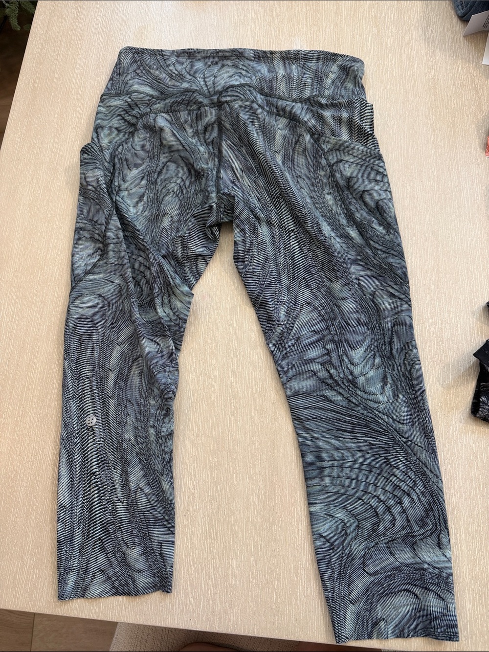lululemon rare! Black,Teal and mint geeen Swirl cropped with 7 pockets